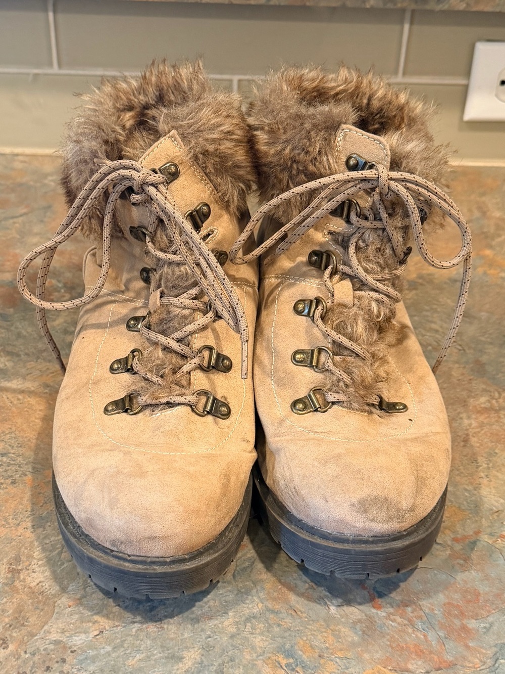 Madeline Girl Womens Size 10 Tan Ankel Boots